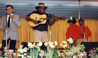 Morris Traeger singing, Gus Williams on guitar and Warren and Clyde